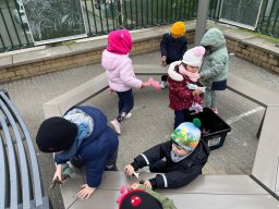 Les jeux sur la cour - Girafes - février 26